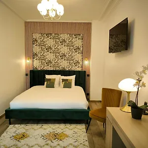 Le Twelve 3*, Paris France
